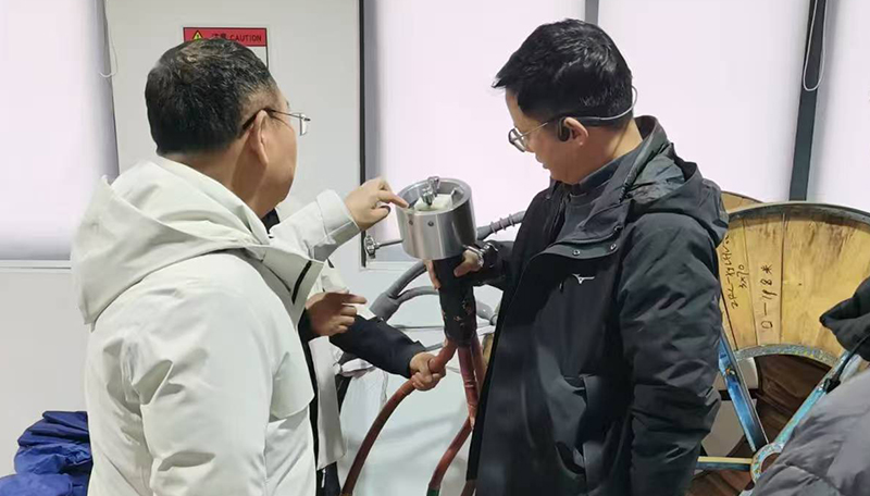 “武漢雷科電力接待東莞客商考察配電設(shè)備